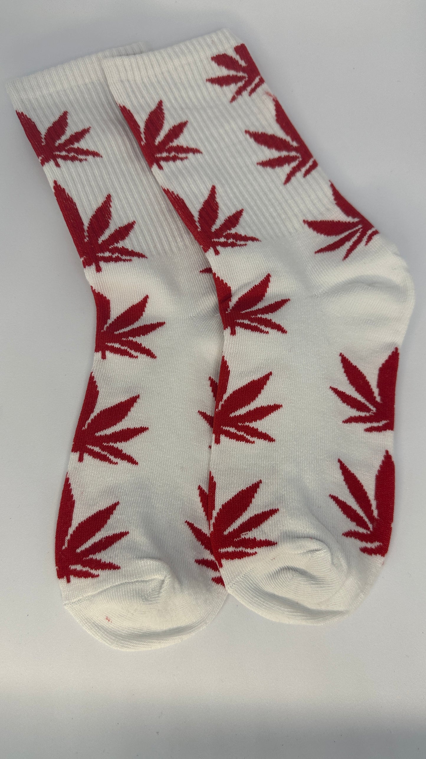 CALCETAS CON HOJAS DE MARIHUANA