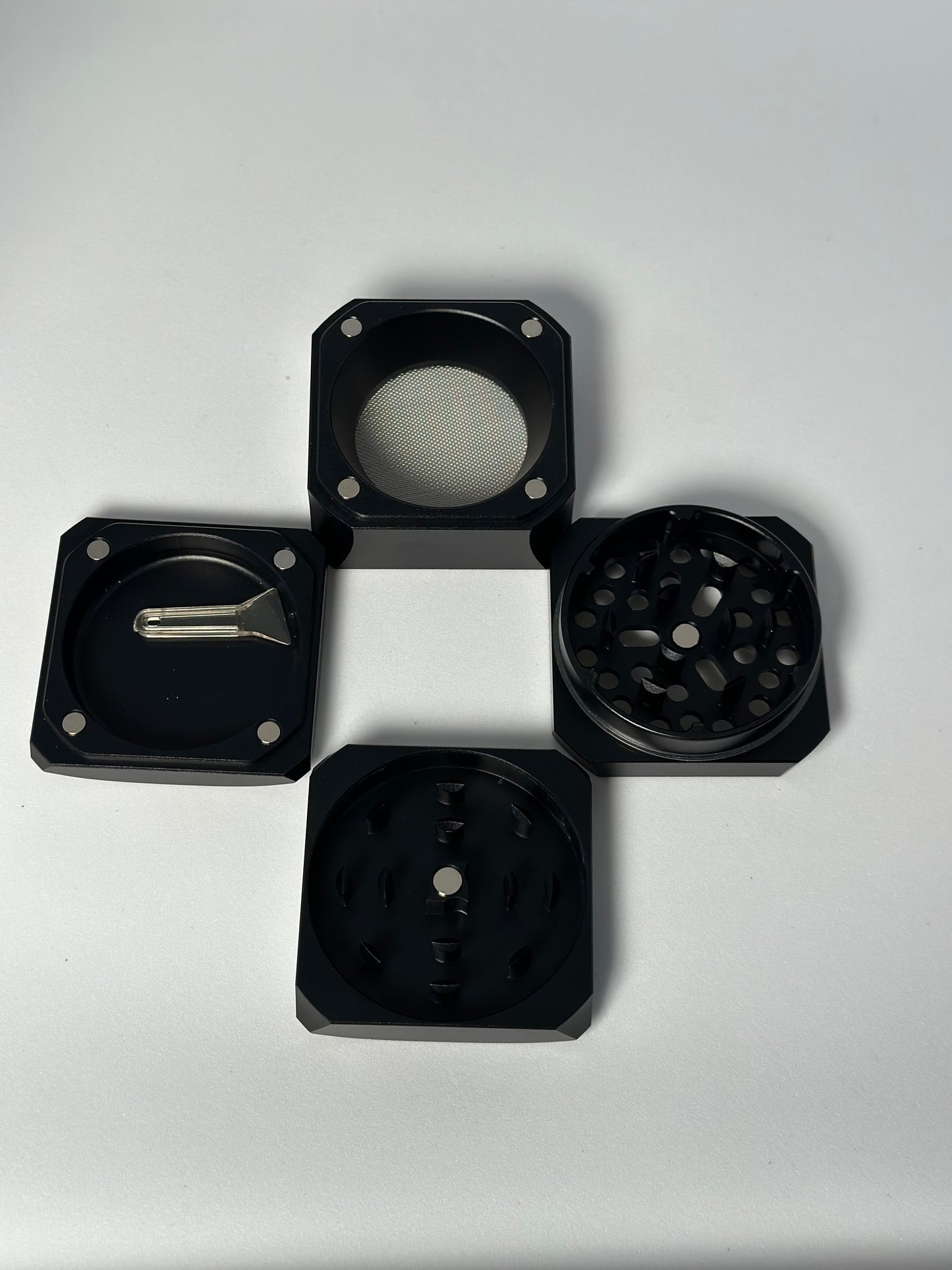 GRINDER CUADRADO 46MM MAGNETICO 4PTS